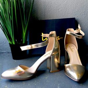 Lulus Gold Sandals Size 8
